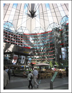 Takkupolen i Sony Center i Berlin